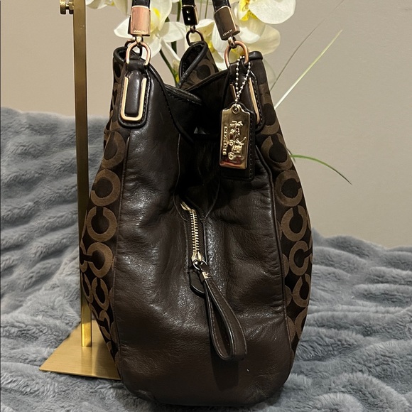 Coach Madison Phoebe Chocolate Brown Signature Shoulder Bag EUC retail $395 - Picture 4 of 13